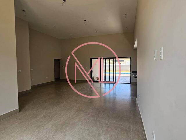 #209 - Casa em condomínio para Venda em Porangaba - SP